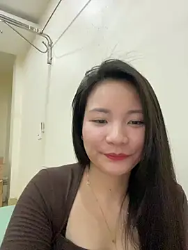 Bee Yellow00 online show from February 28, 5:18 am