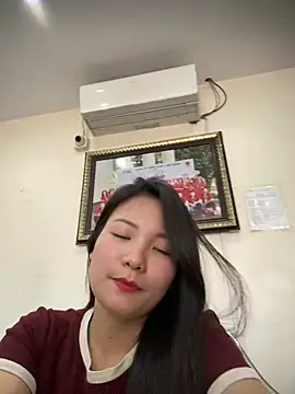 Bee Yellow00 online show from March 13, 9:54 am