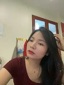 Bee Yellow00 online show from July 21, 4:24 am