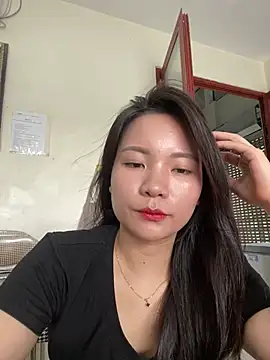 Bee Yellow00 online show from July 25, 2:18 am