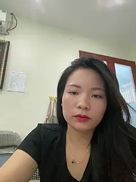 Bee Yellow00 online show from July 22, 4:35 am