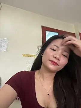 Bee Yellow00 online show from June 9, 4:56 am