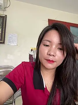 Bee Yellow00 online show from July 28, 2:42 am