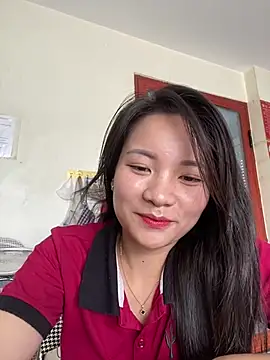 Bee Yellow00 online show from July 31, 3:51 am