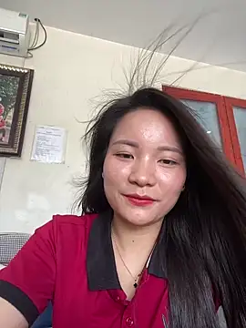 Bee Yellow00 online show from June 15, 2:34 am