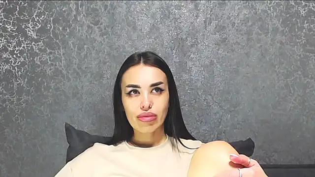 velvetveyraX online show from April 14, 3:45 pm