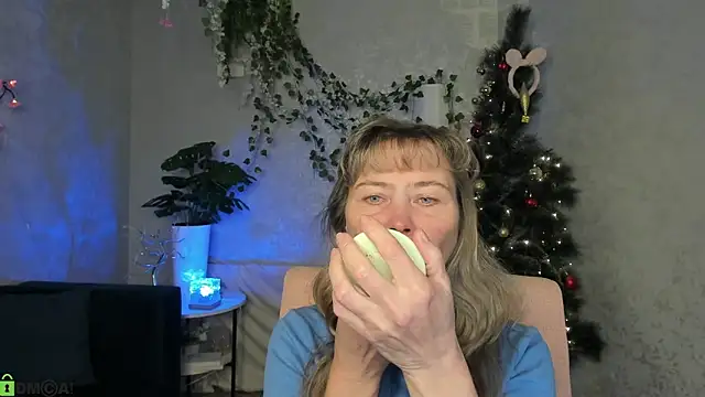 Carla Vogue online show from December 14, 2:50 am