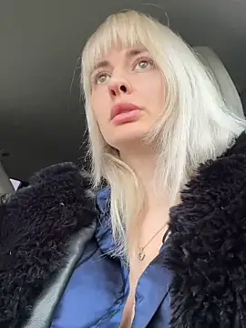 blondegirlx online show from November 22, 9:45 am