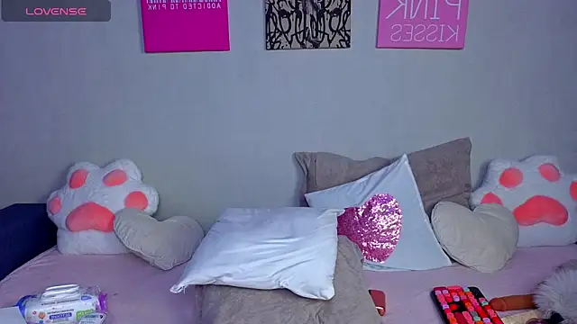 KittieHeart online show from April 11, 7:45 am