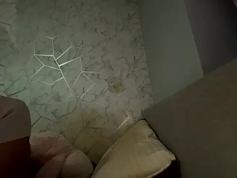 rosie-hipstergal online show from January 12, 10:48 pm