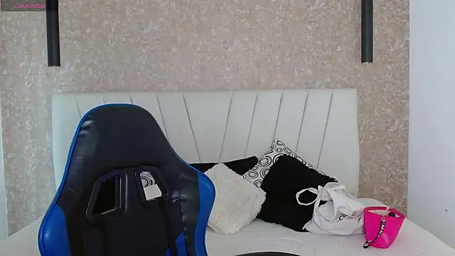 AliceSmity  online show from April 7, 11:56 am