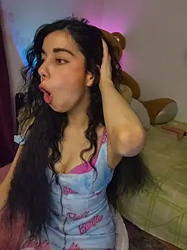 wetbyAlice online show from May 13, 10:15 pm