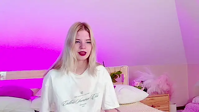 Erica Elnak online show from November 7, 5:18 pm