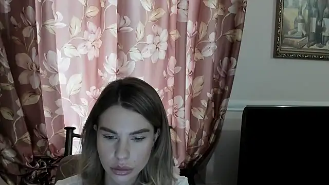 LinaBey online show from March 3, 10:10 am