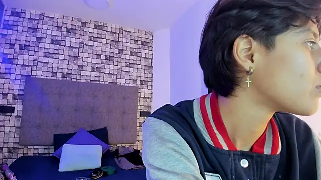 Ghost  Girl  online show from November 13, 10:42 pm