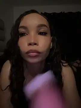 nikkiloveee online show from May 17, 5:17 am