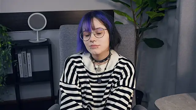 KellePourier online show from October 27, 5:30 pm