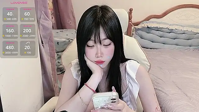 Vivian-88 online show from May 1, 3:43 am