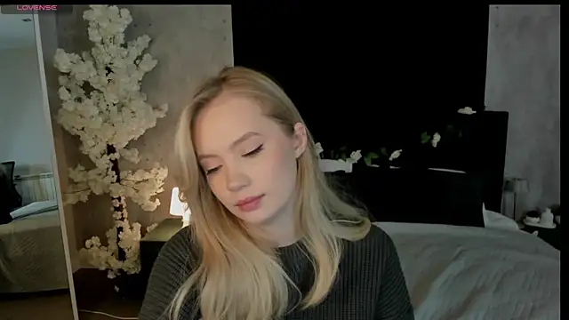 Melanie Ryer online show from December 14, 12:27 am