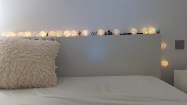 Minnie    online show from November 6, 1:00 am