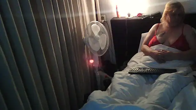 Sylviastar46 online show from December 20, 8:57 pm