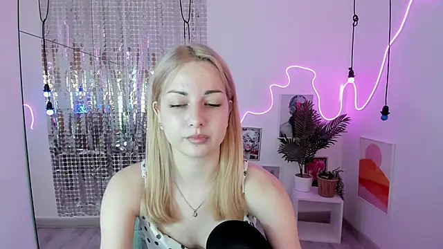 Jessie Cuti online show from November 21, 8:44 pm