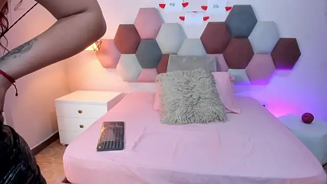 HannaaWells online show from February 17, 6:29 pm