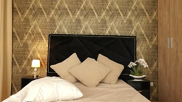 ZoeBella online show from November 7, 1:17 pm