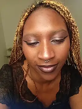 EvonyFoxxx online show from February 8, 12:36 am