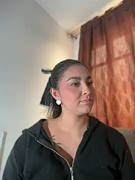 Elina Hills online show from April 13, 6:52 pm