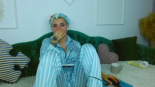 lada love online show from November 12, 9:13 pm