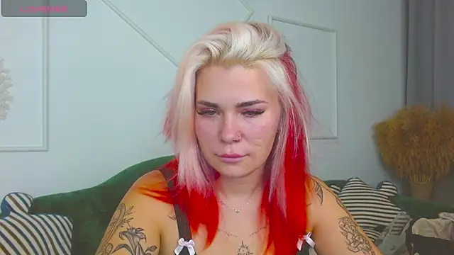 lada love online show from November 7, 8:47 pm