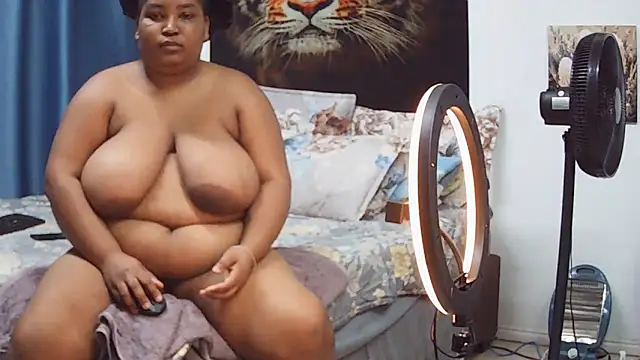 MassiveBoobsxxxx online show from February 27, 3:56 pm