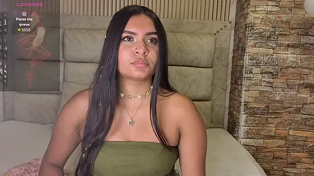 amarahanks1 online show from December 14, 8:58 pm