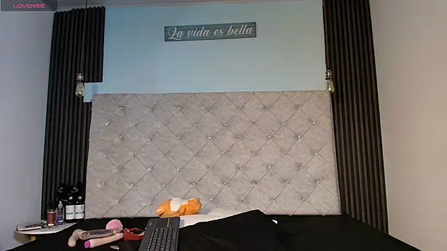 Liia Leens online show from November 27, 4:26 am