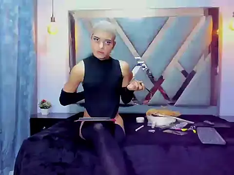 RegannTaylor online show from December 4, 1:02 pm