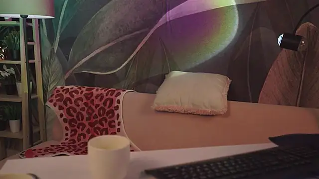 ElinVale online show from February 4, 8:45 pm