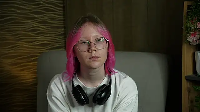 HanVertz online show from November 1, 9:24 am