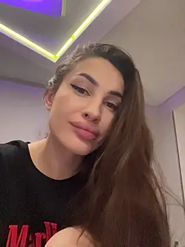 Muna Luu online show from October 31, 10:03 pm