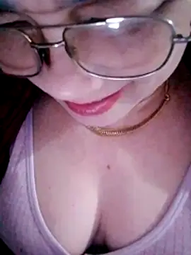 small-house123 online show from February 12, 1:57 pm