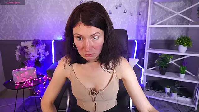 AmiraGoldd online show from November 5, 9:36 am