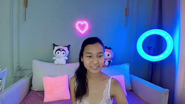 lihnpham online show from December 4, 3:42 am