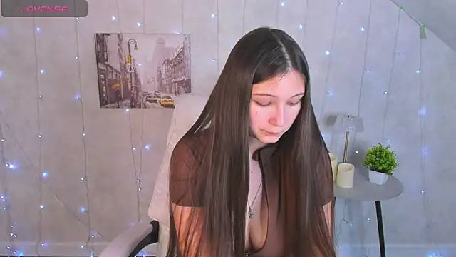 Ella Burns online show from December 2, 10:06 am