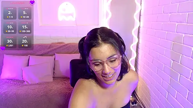 PEACHY TAY online show from January 9, 12:20 pm