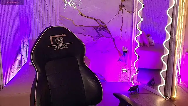 PEACHY TAY online show from April 1, 1:41 pm