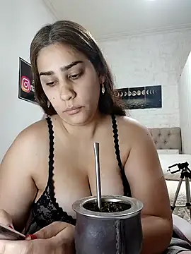 nahiarabiel33 online show from March 14, 4:19 pm