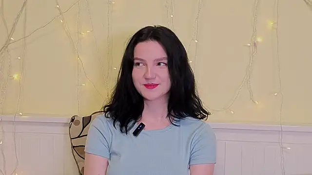 LatinaHuguenin online show from November 15, 8:26 am