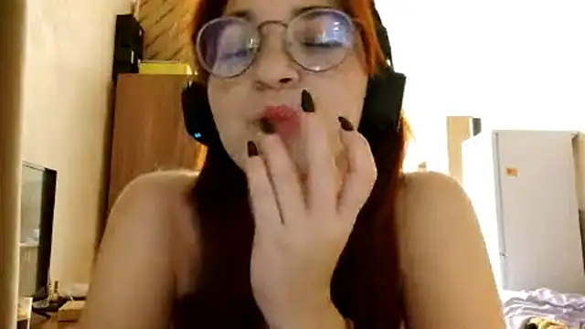 AnnikaDidomenico online show from November 12, 8:40 pm