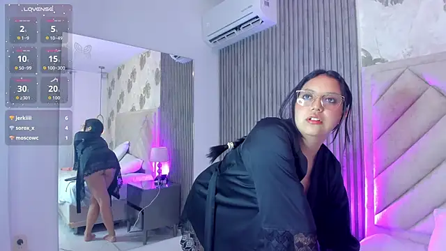 Chloe-Jones1 online show from November 20, 9:49 pm