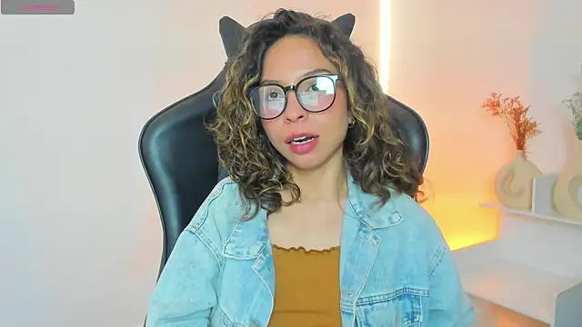 LuluuBerry online show from December 2, 4:42 pm